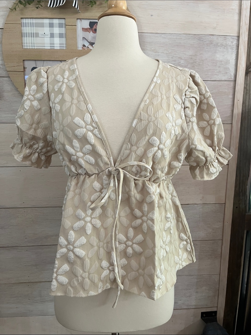 SHEIN Cream Floral Tie-Front Puff Sleeve Blouse M